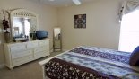 Villa rentals in Orlando, check out the Upstairs Queen Bedroom