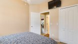 Queen bedroom 5 with wall mounted 32