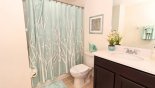 Master 2 ensuite bathroom with bath & shower over with this Orlando Villa for rent direct from owner