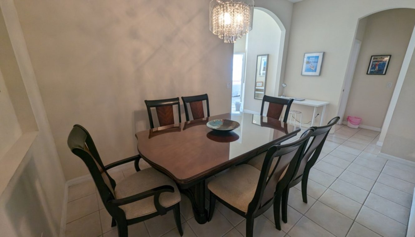 Dining area off entrance foyer with seating for 6 persons